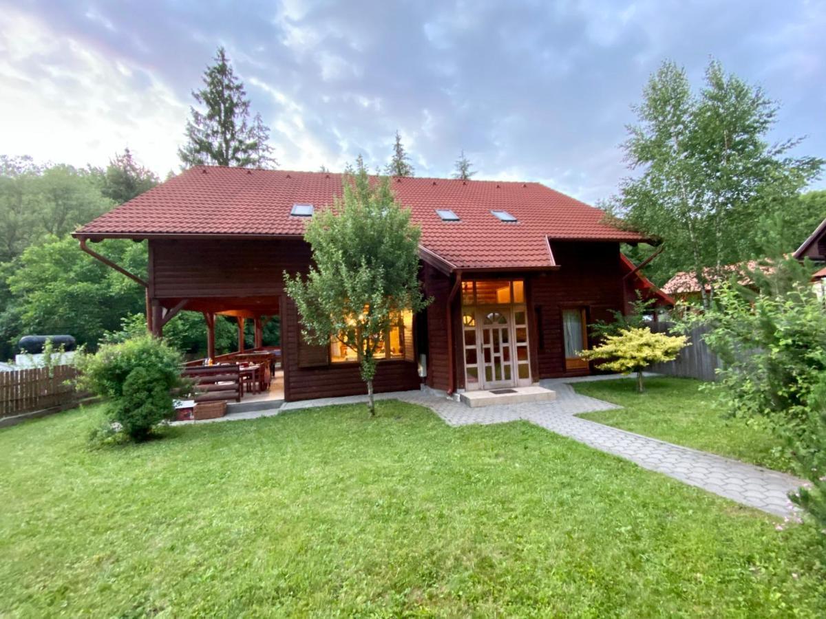 Platan Vendeghaz Villa Izvoare  Eksteriør billede